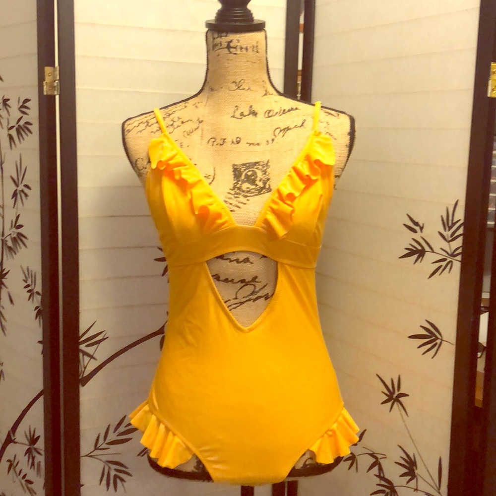 Cute yellow ruffled Swimsuit